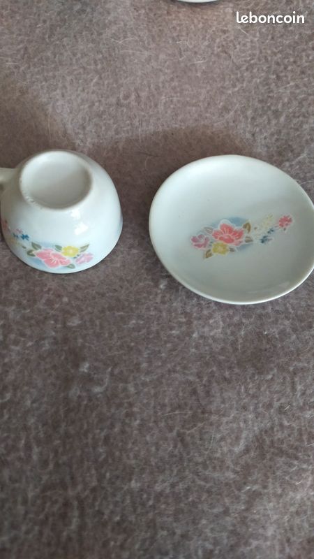 Dinette fleurie (image 2)