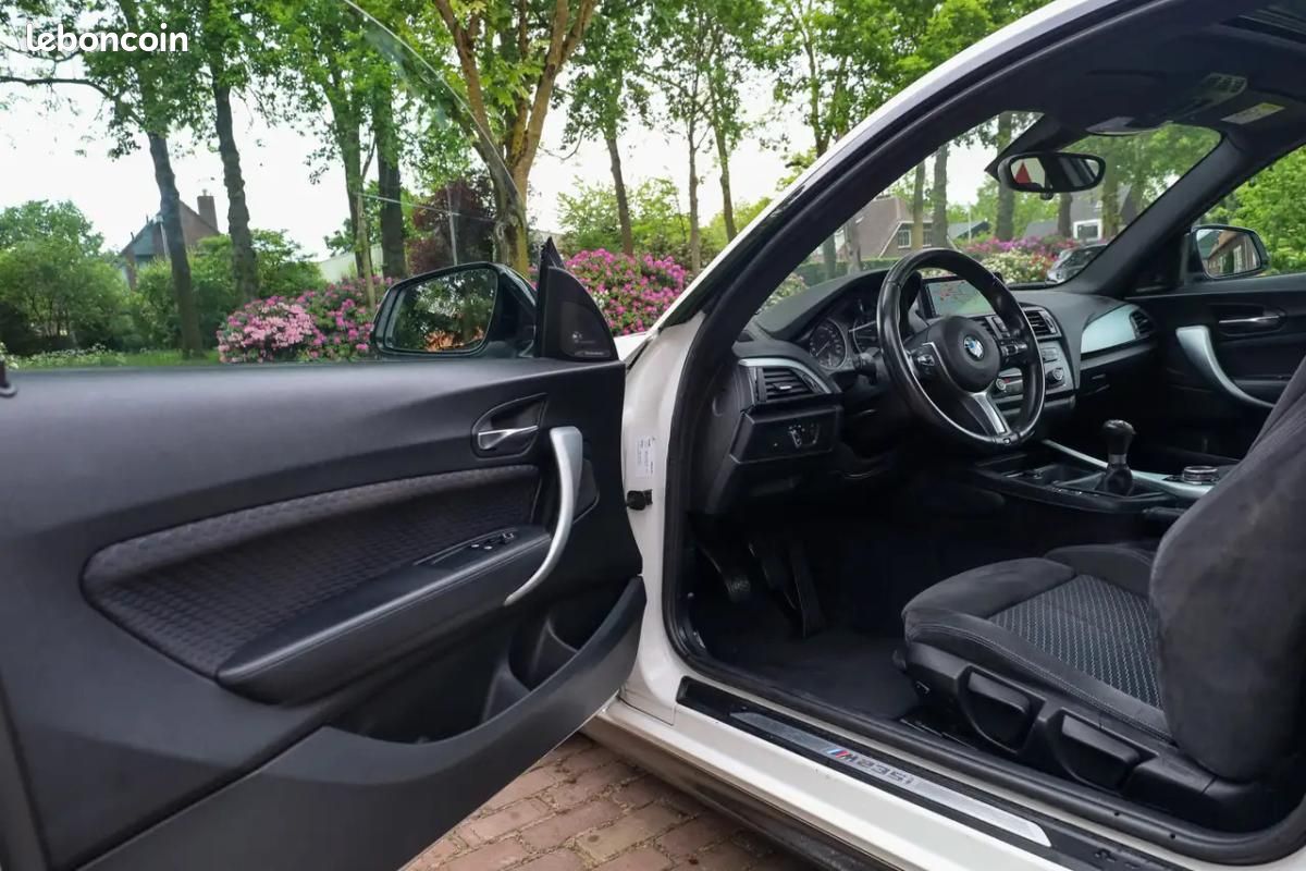 BMW M2 328 ch ARRIÈRE - BOITE MANUELLE M SPORT CAMÉRA D'AIDE AU STATIONNEMENT TOIT OUVRANT VOLANT... (image 19)