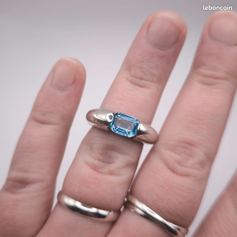 Bague Enfant Ancienne En Métal Argenté - Taille 51 - Ornée D'un Cristal Bleu - Occasion Vintage