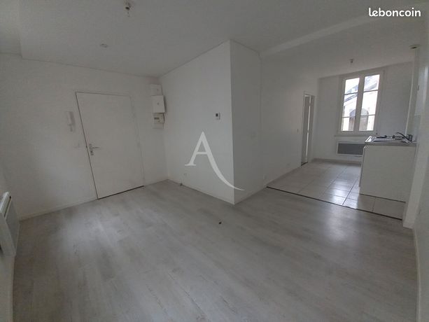 https://img.leboncoin.fr/api/v1/lbcpb1/images/ff/4d/3b/ff4d3b44bc089e1fdfa1eac01d6218191973884d.jpg?rule=ad-image