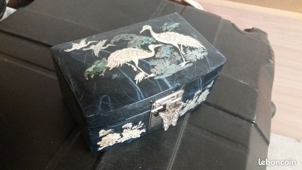 Belle boîte à bijoux avec glace (image 1)