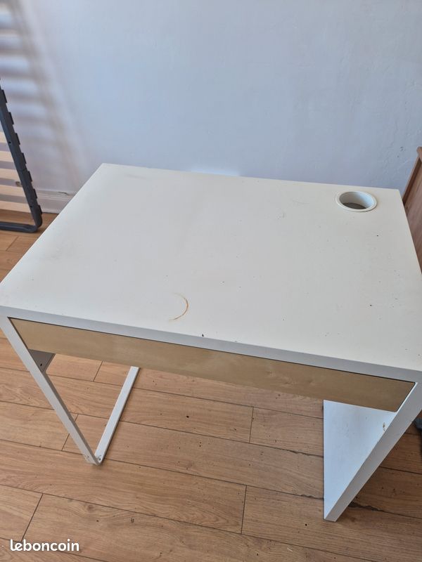 Bureau (image 1)