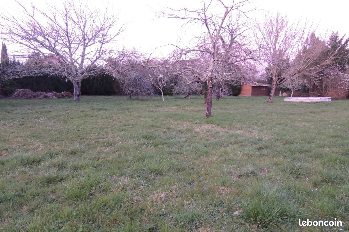 Terrain 700 m² · à Saint-Astier · 700 m² · 36 900 €
