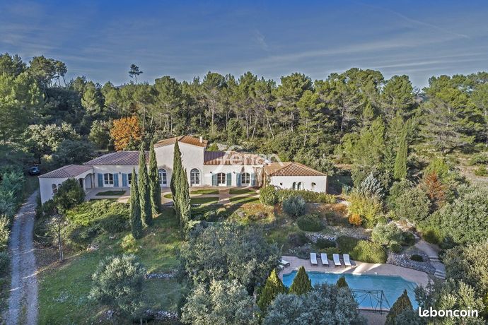 Villa 6 pièces 350 m²