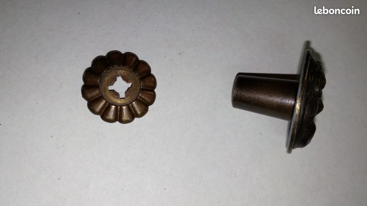 Boutons de style avec rosace pour meuble (image 2)