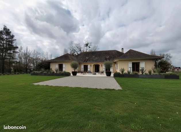 Maison 10 pièces 300 m²