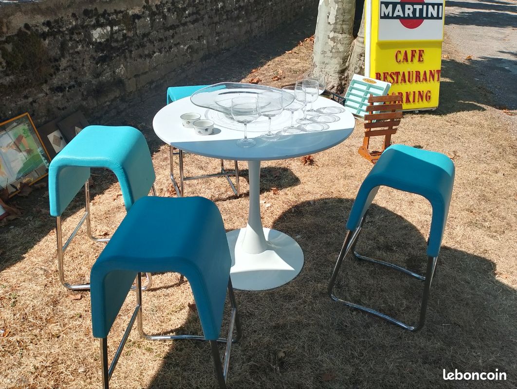 Table pied tulipe et 4 chaises semi haute (image 1)