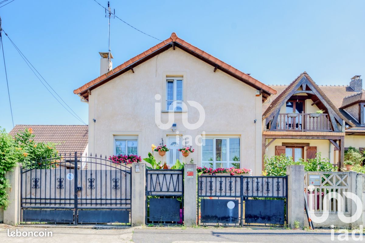 Maison 5 pièces 102 m² · à Chelles · 102 m² · 330 000 €