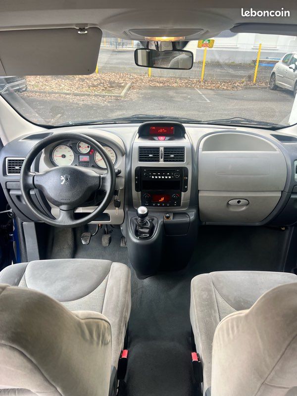PEUGEOT EXPERT TEPEE LONG 2.0L TDI 140cv 8 Places (image 10)