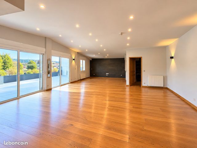 Appartement 4 pièces 186 m² · à Doubs · 186 m² · 2 300 €/mois