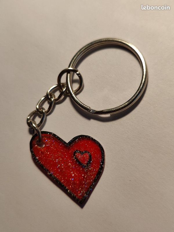Porte-clé cœur rouge pailleté (image 1)