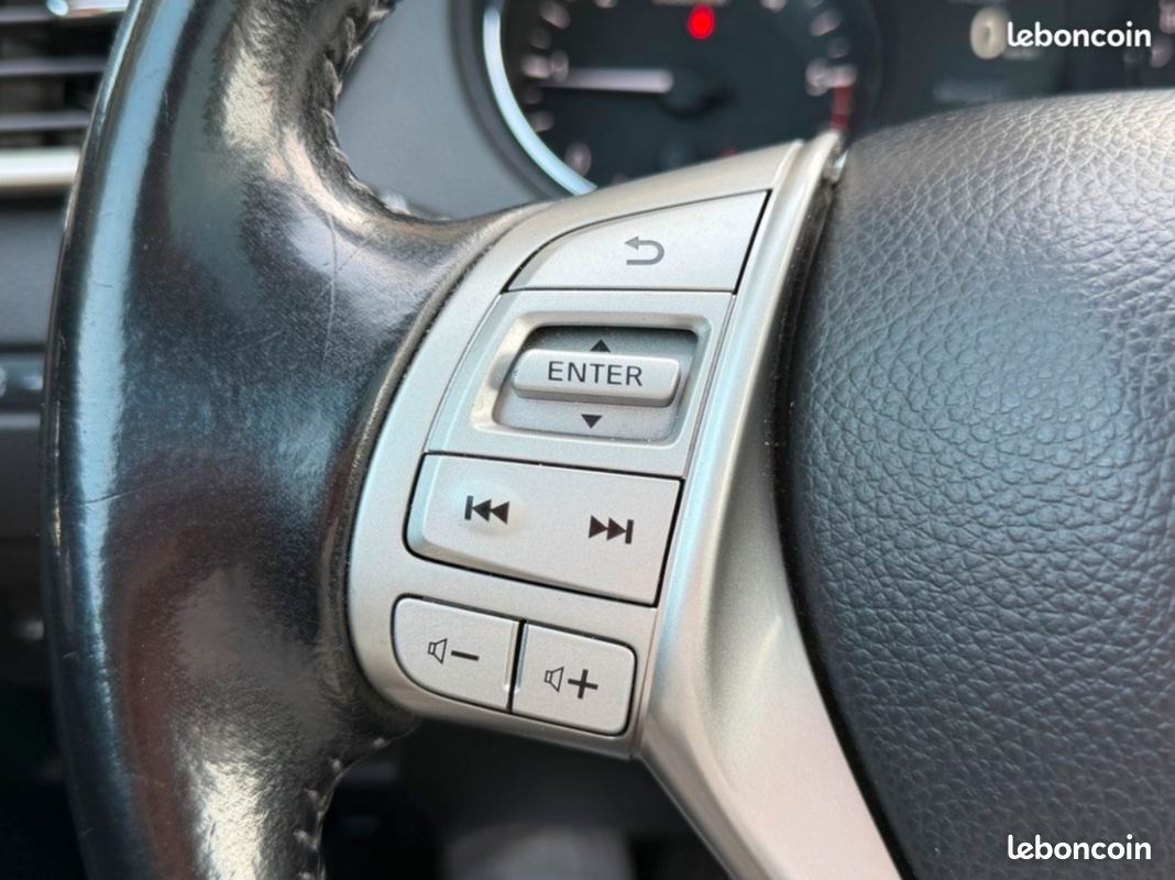 NISSAN Qashqai 1.5 dCi 2WD TEKNA 110 cv / CLIMATISATION - GPS - AIDE AU STATIONNEMENT - CAMERA 360° - REGULATEUR/LIMITEUR DE VITESSE (image 18)