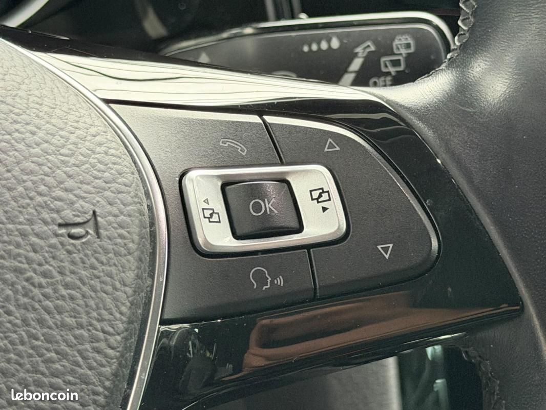Volkswagen Golf 1.5 TSI R-Line Highline | 150 ch BVM Sièges chauffants Phares LED Apple CarPlay/A... (image 21)