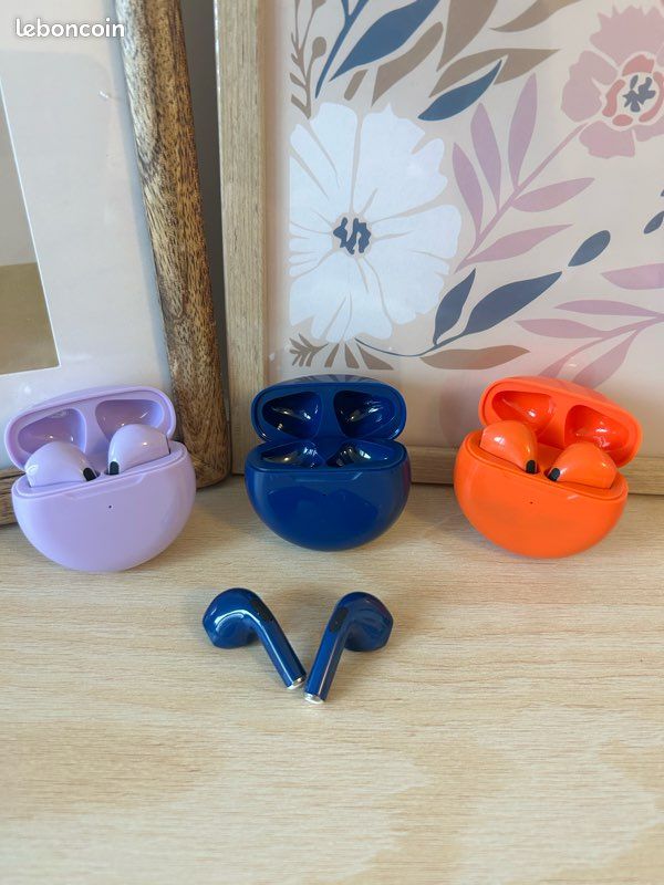 Lot de 3 paires d’écouteurs Bluetooth avec station de recharge – Neuf (image 4)