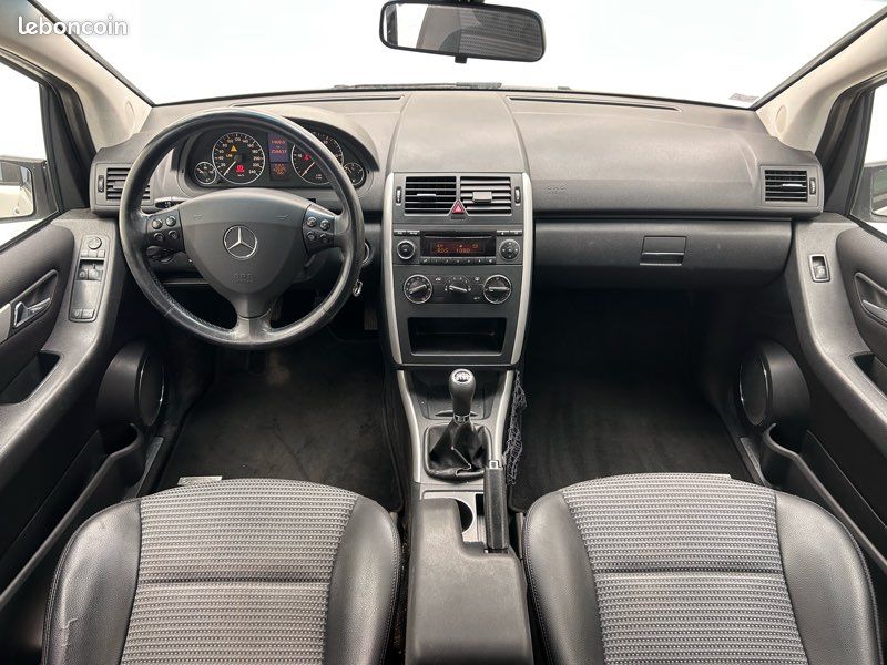MERCEDES-BENZ CLASSE A A200 CDi W169 AVANTGARDE Phase 2 (image 5)