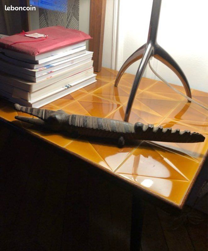 Crocodile en bois sculpté (image 1)