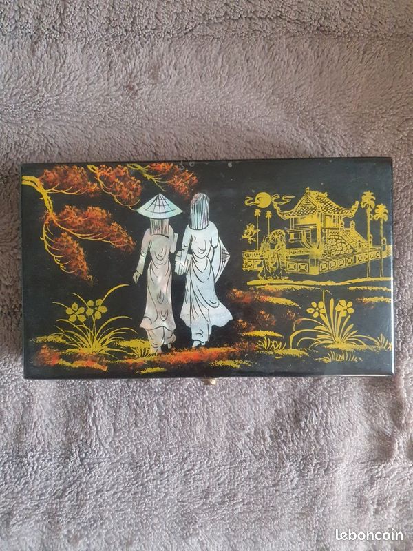 Boîte à Bijoux Vintage Années 70 - Laque Noire Avec Croix Orthodoxe Peinte à La Main, Occasion TBE