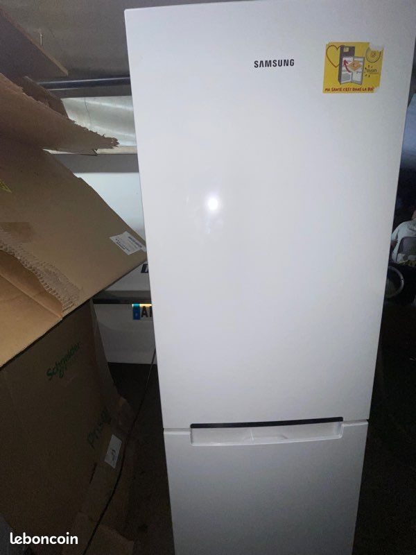 Je vends mon frigo Samsung, état neuf (image 1)