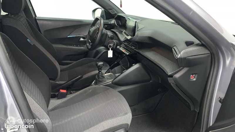 Peugeot 2008 1.2 PureTech 100ch S&S Style (image 15)