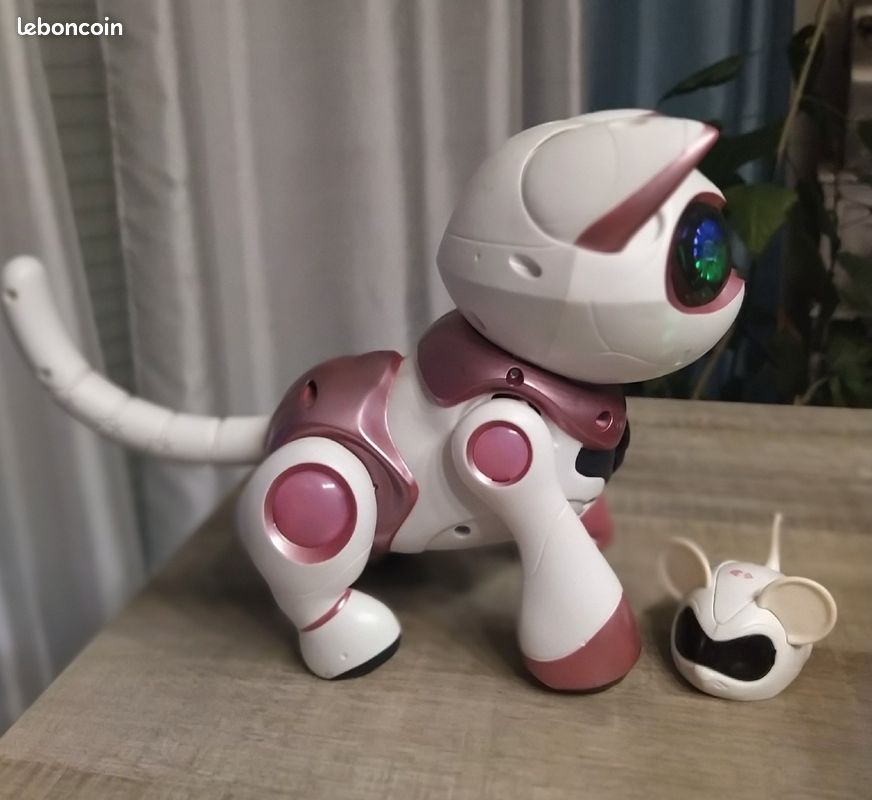 Robot chat avec souris de Teksta (image 2)