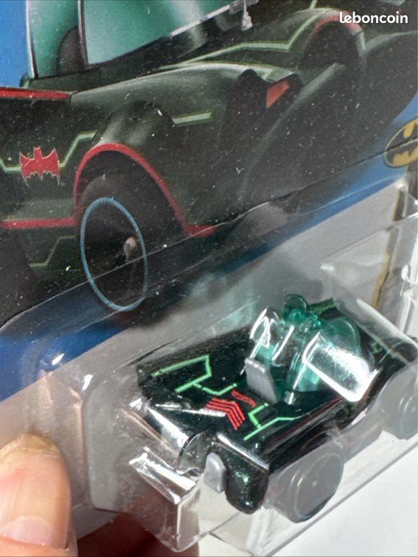 Hot Wheels 1/64 Super Treasure Hunt – Batmobile Série TV Classique #1/5 (Rouge)