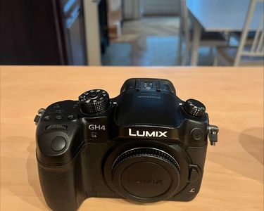 Panasonic Lumix DMC-GH4 D’occasion + Objectif 25 Mm – Appareil Hybride 4K – Bon état