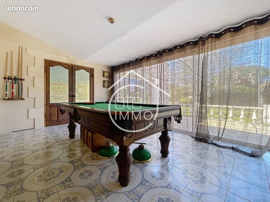 Propriété 8 pièces 385 m² (image 15)