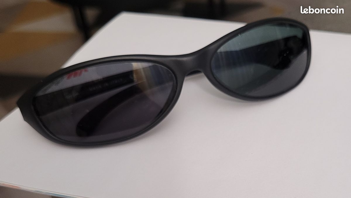 Lunette de soleil avec etui ( RAY BAN) (image 1)