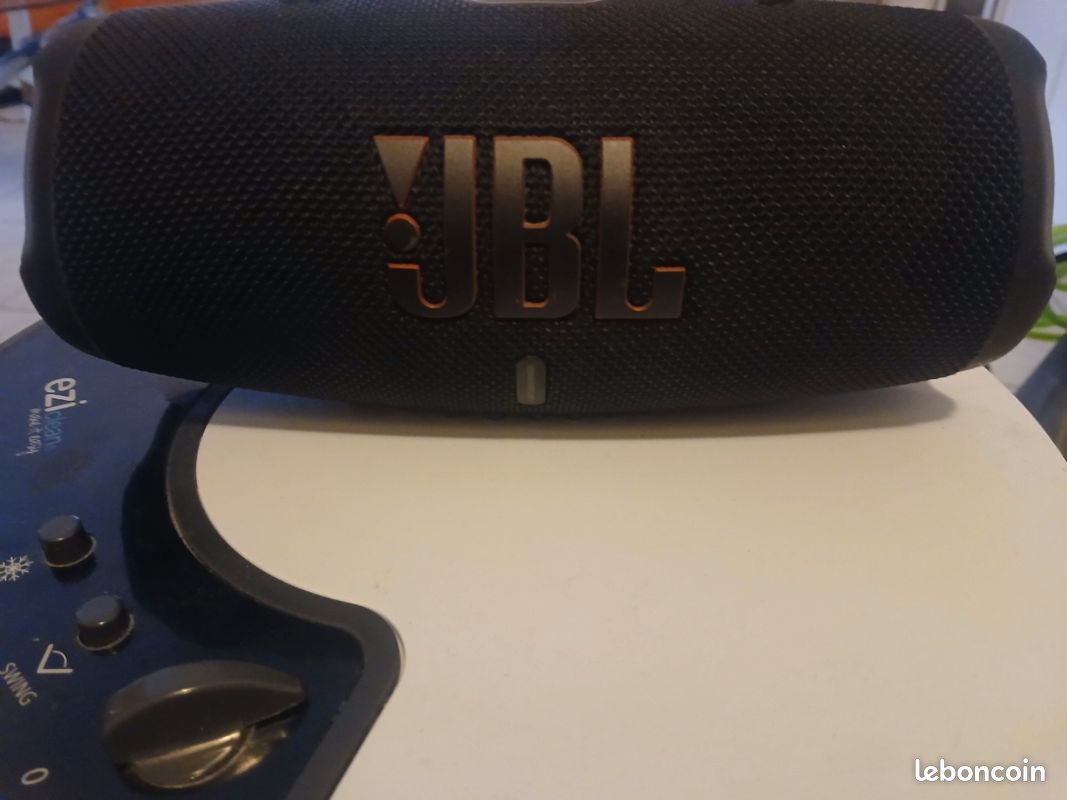 Enceinte jbl charge 5 (image 1)