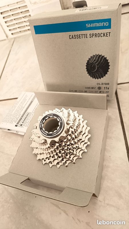 Cassette Shimano 105 CS-R7000 - 11 Vitesses 12-25 Dents, Couleur Argent - Neuve