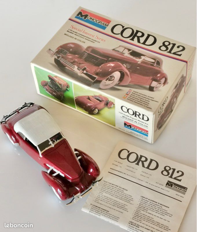 Auto World 1/18 - CORD 812 Cabriolet 1937 Rouge - AMM1014/06