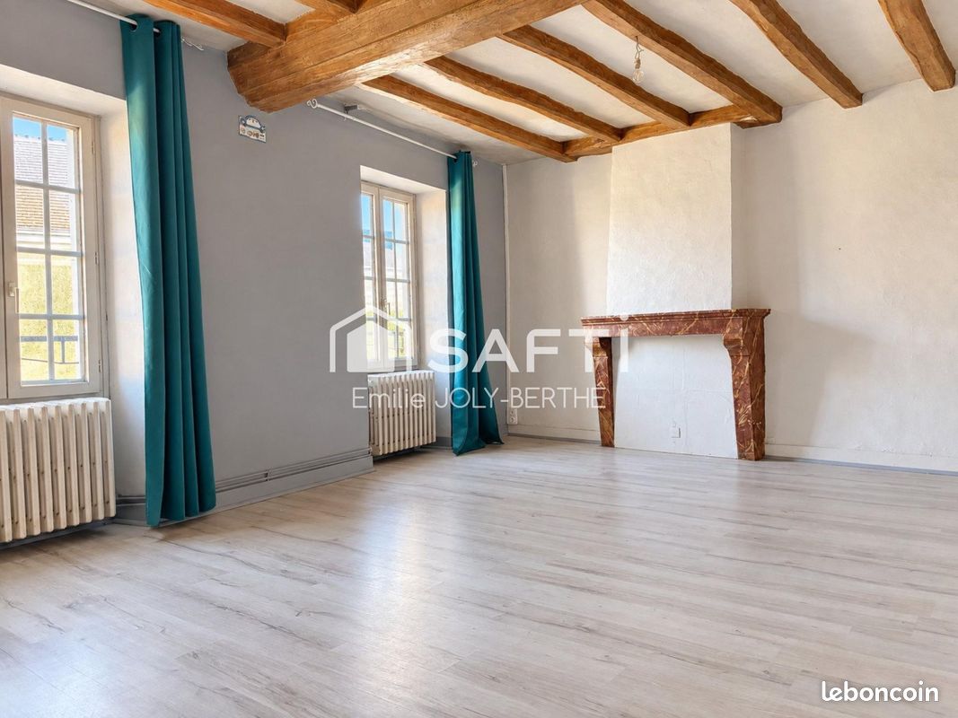 Maison 7 pièces 184 m² · à Viré-en-Champagne · 184 m² · 104 500 €