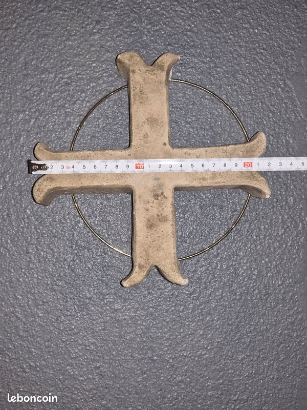 Croix sainte medieval pierre (image 1)