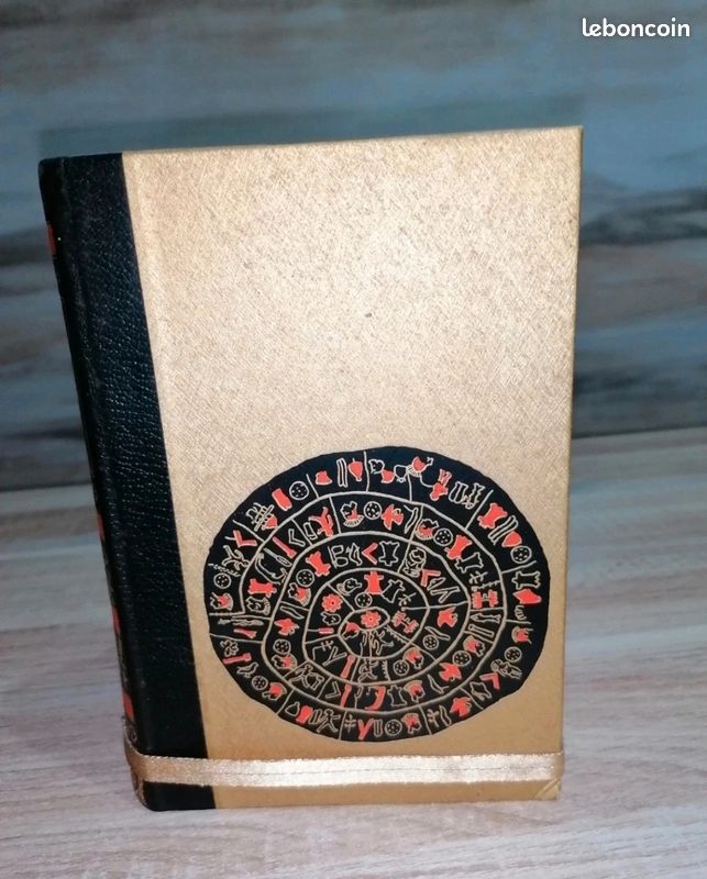 Livre découpé aigle (image 5)