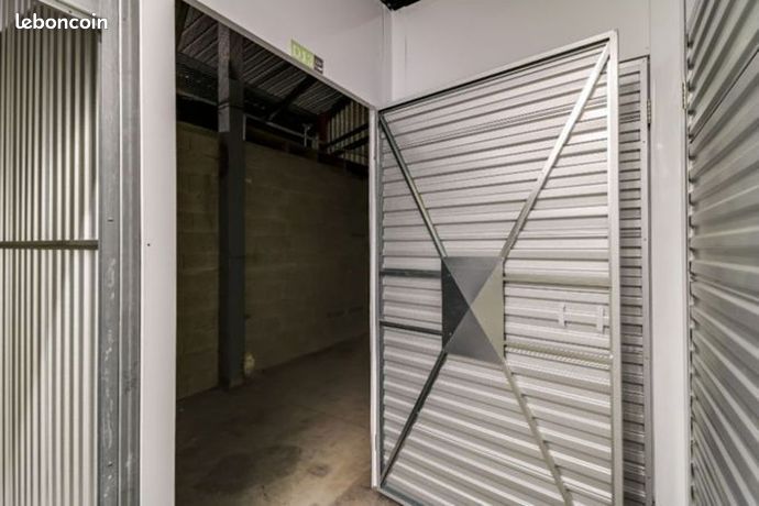 Garage/box 16 m² Coignieres