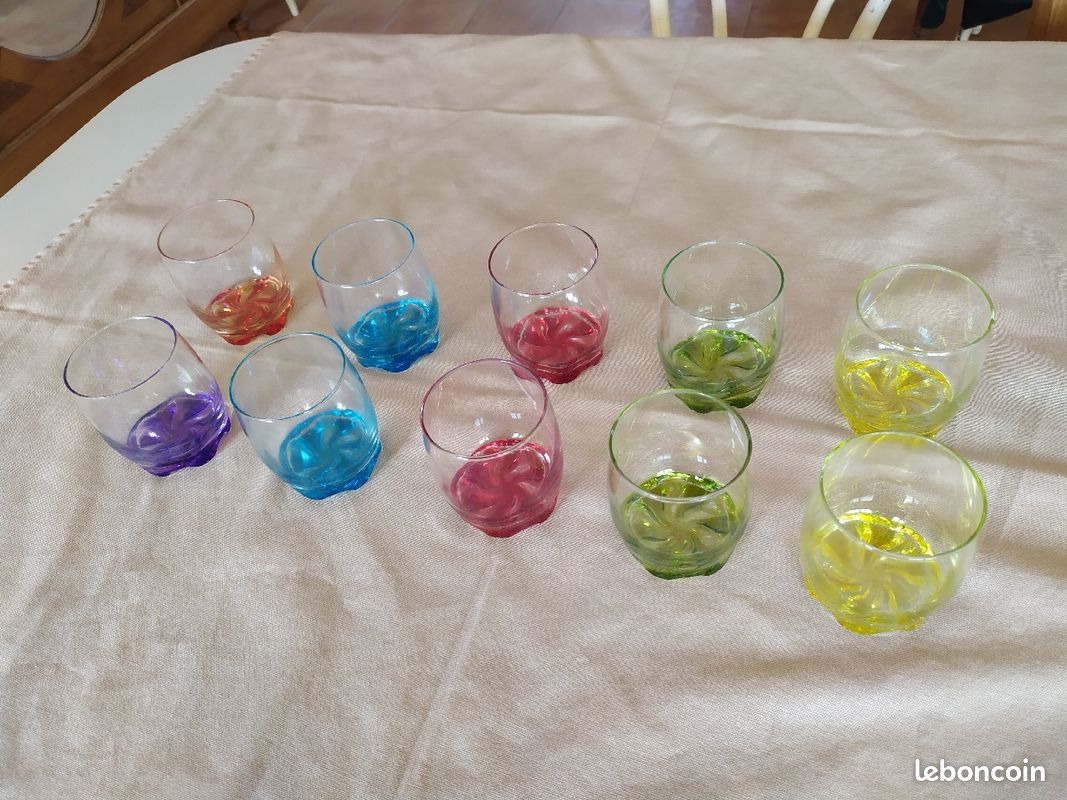 Au moins 10 Verres à eau colorés (image 5)