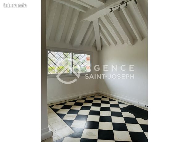 https://img.leboncoin.fr/api/v1/lbcpb1/images/ff/70/83/ff70838c68a48f0311899cb8c5652012f87c0eec.jpg?rule=ad-image