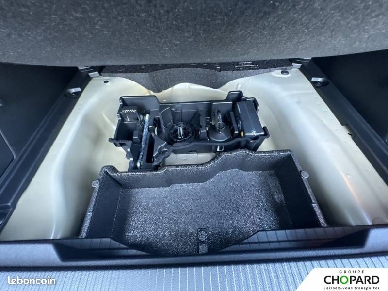 Peugeot 2008 Hybrid 145 e-DCS6 GT Exclusive (image 25)