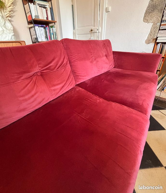 Canapé velours rouge 3 places style scandinave (image 2)