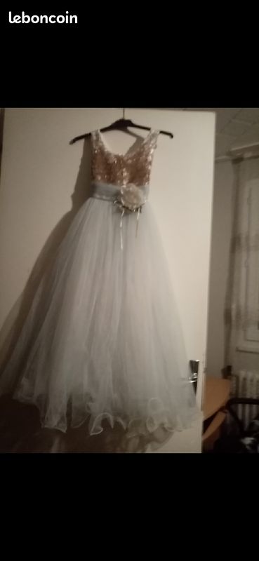 Je vend robe de mariage pour enfant 11 12 ans (image 2)