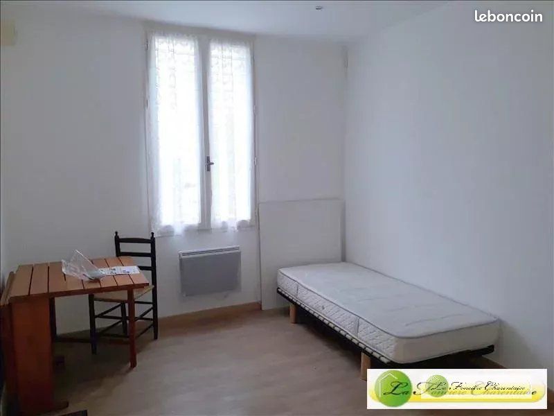 Appartement 1 pièce 14 m² · à Angoulême · 14 m² · 325 €/mois