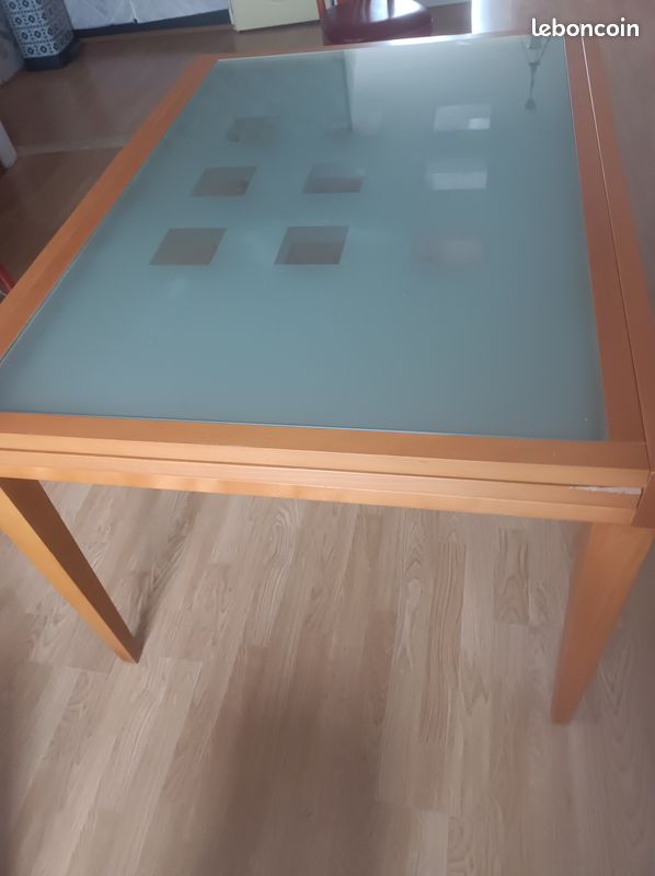 Table en verre (image 1)