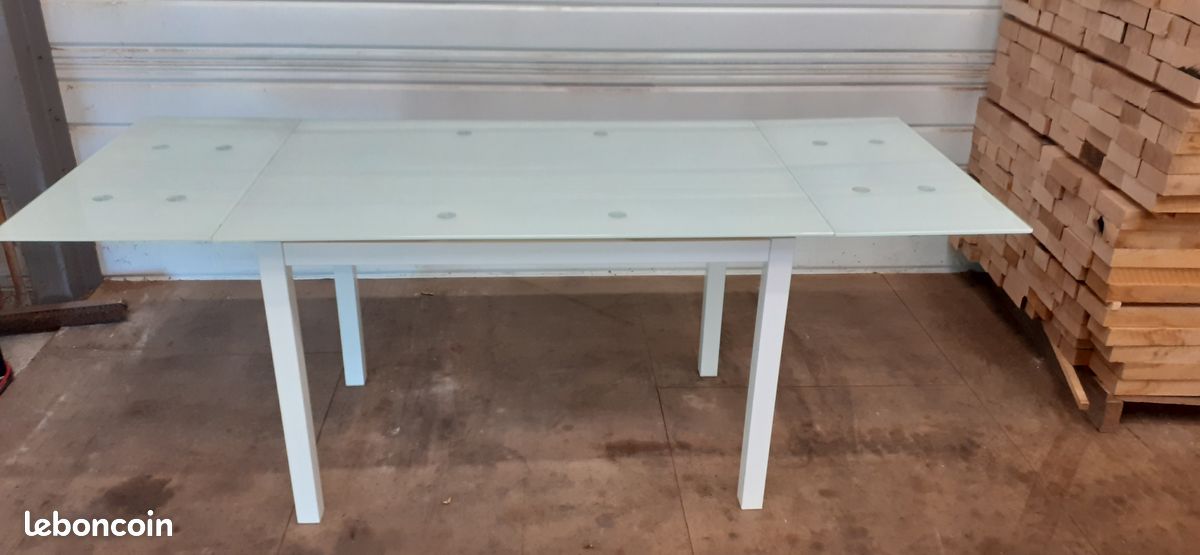 Table en verre (image 1)