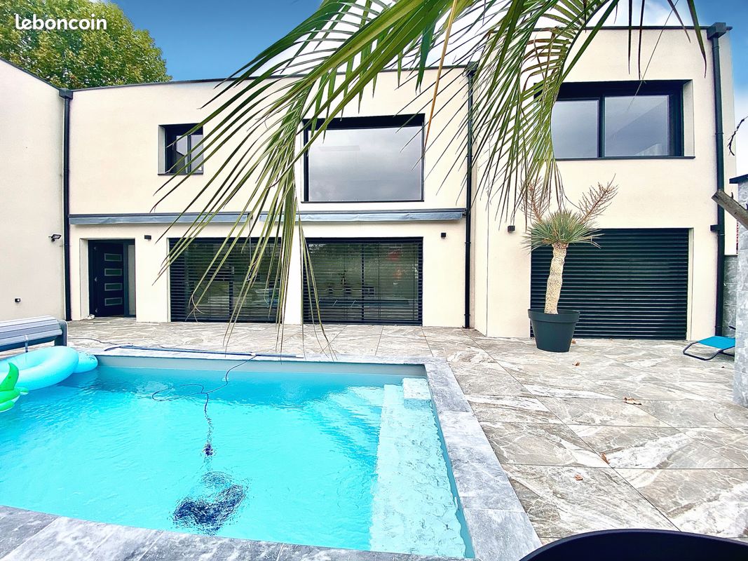 Maison 7 pièces 220 m² · à Roanne · 220 m² · 470 000 €