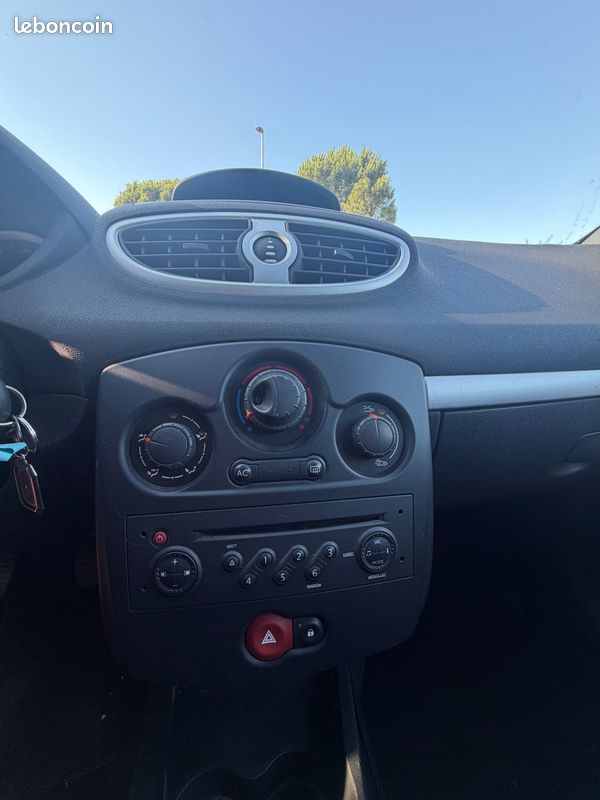 Renault clio III 3 1.2 TCE 100 - Faible KM - Attelage (image 6)