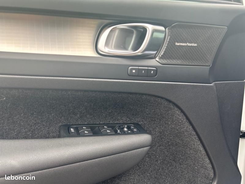 Volvo XC40 B3 163ch Black Edition DCT 7 (image 9)