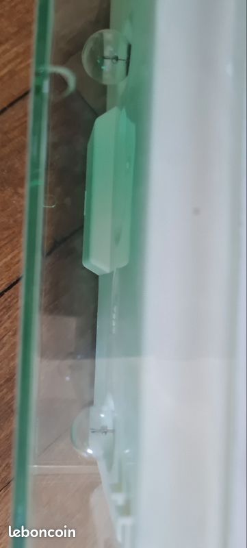 VENDU Indicateur sortie de secours 2 pièces BAES Pictogrammes universel Fixation murale Legrand Réf 625 25 Évacuation Issue NF Ampoules 45 lm 1h Performance Sati 230 V 50 / 60 Hz Panneaux lumineux (image 17)