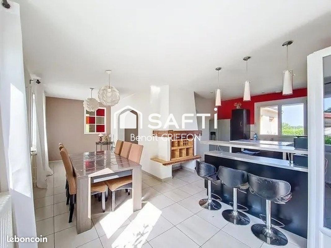 Maison 8 pièces 137 m² · à Cugand-la-Bernardière · 137 m² · 245 000 €