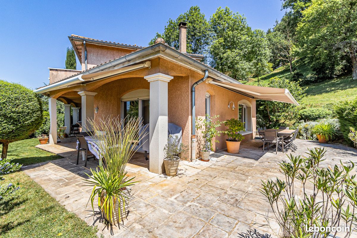 Maison 6 pièces 157 m² · à Porte des Pierres Dorées · 157 m² · 480 000 €