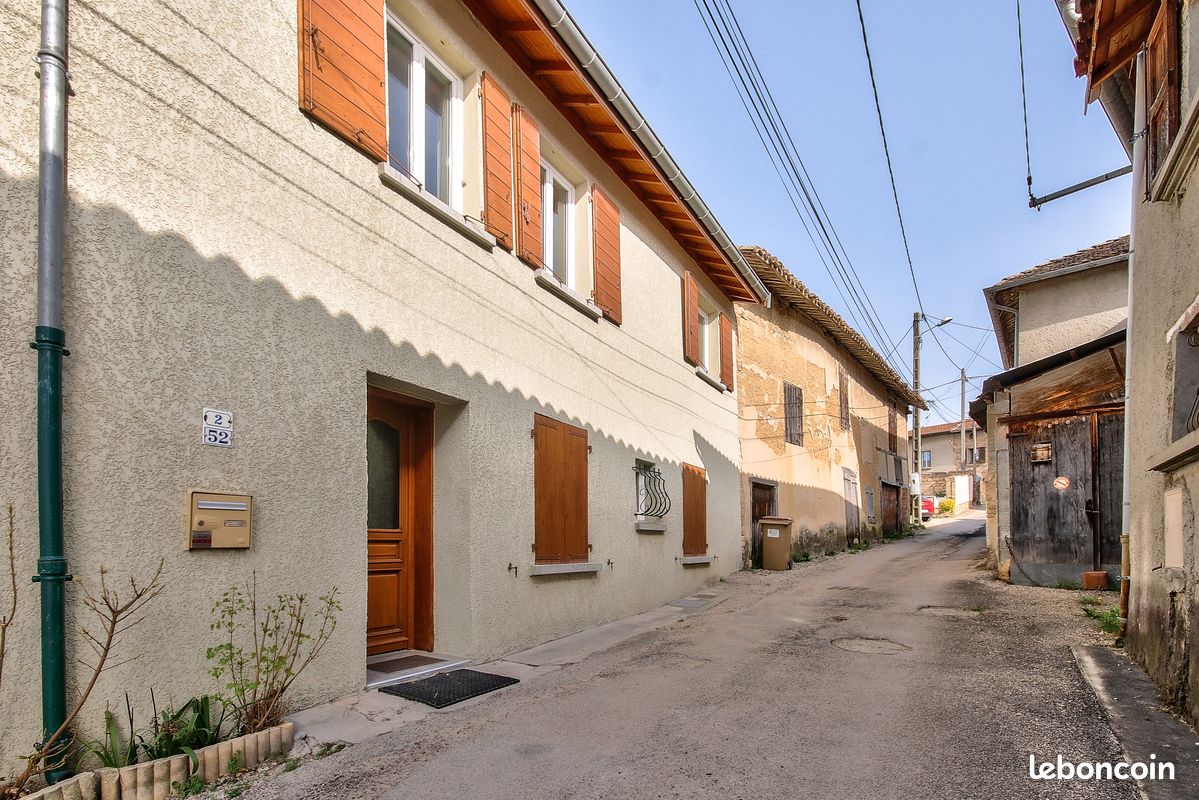 Maison 4 pièces 85 m² · à Ruy-Montceau · 85 m² · 900 €/mois